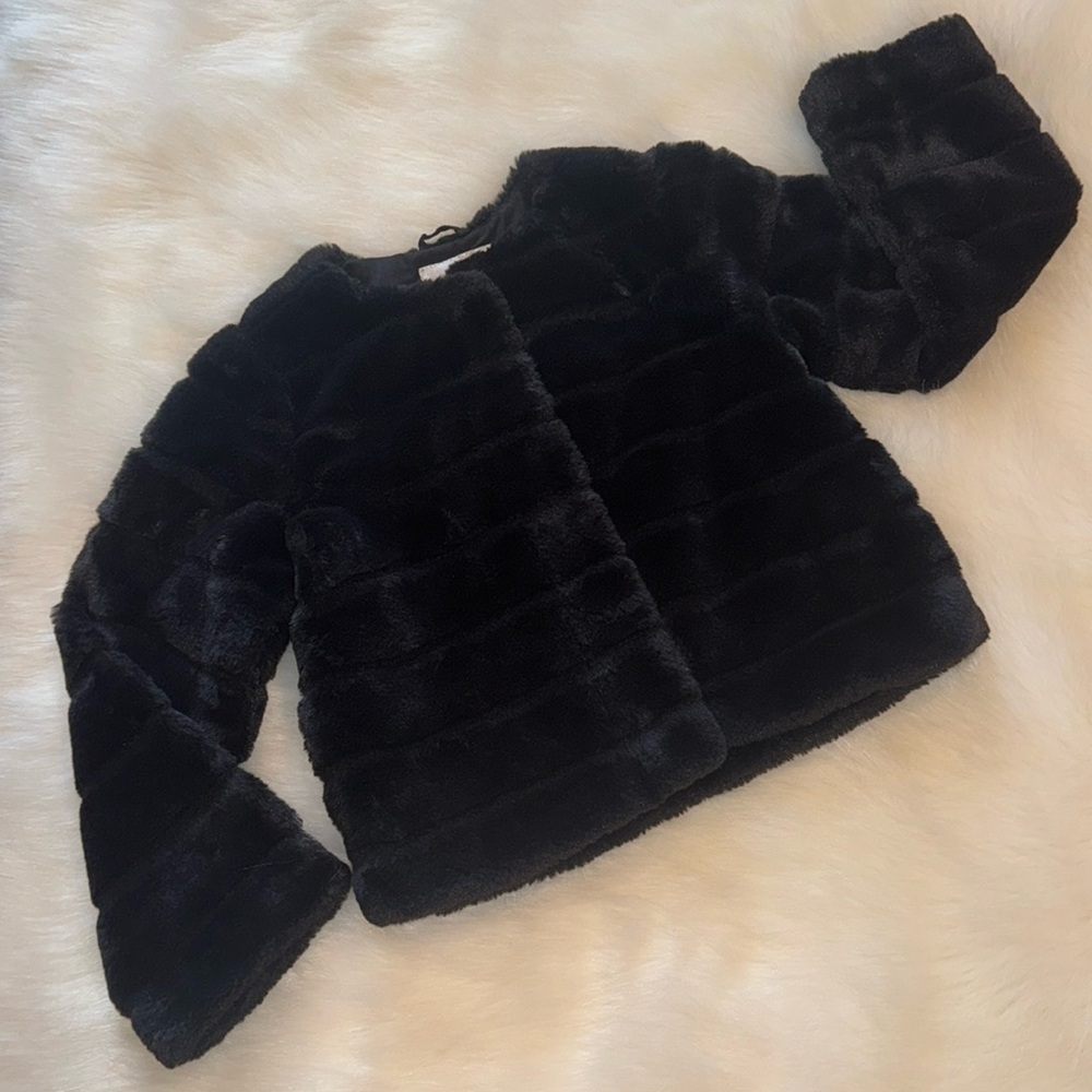 Janie and Jack faux fur coat in black. Size 5-6